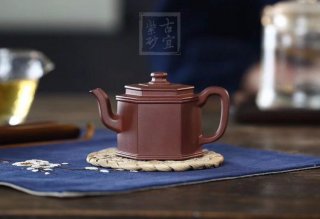 《小六方納?！? title=