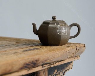 《八方納?！? title=