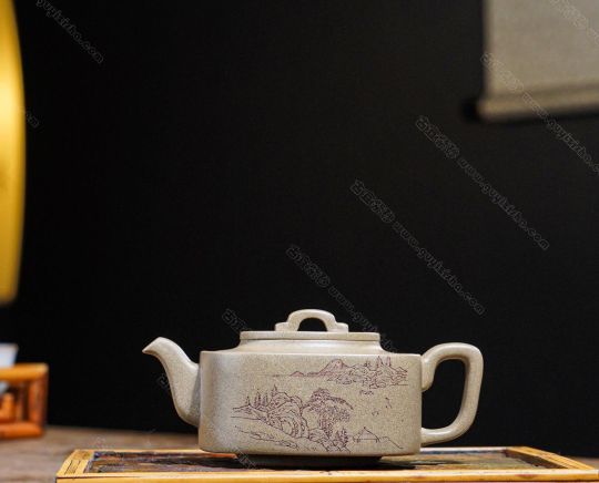 美壺推薦！品名：四方玉鎖作者：工藝美術